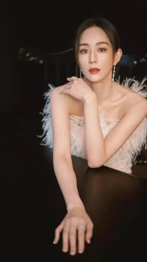 美女系列壁纸第35期-张钧甯