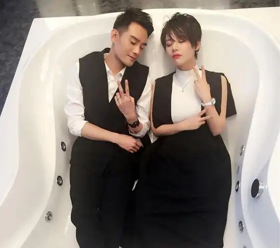 来,一起比比谁更二.无敌剪刀手.王凯 马思纯