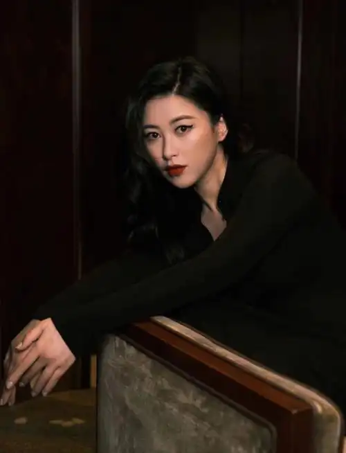 精英律师中的那个摇曳多姿的女人朱珠