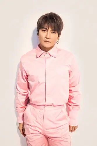 陈志朋全新写真曝光 帅气态度引领早秋时尚