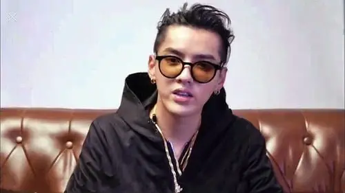 kris吴亦凡佩戴gentlemonster墨镜诠释嘻哈风范