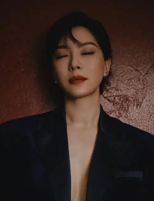 陈数真空黑西装##陈数极简黑西装