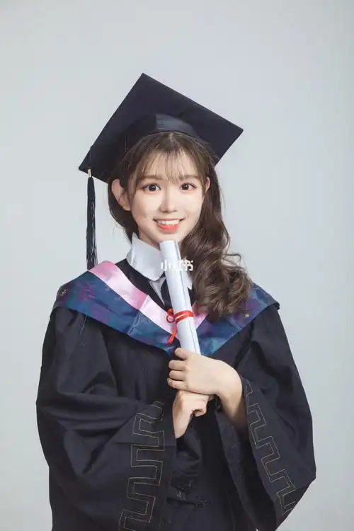 分享学士服毕业照棚拍姿势与造型