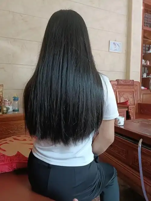 长发及腰 一年之间头发长了这么多#背影 #长发女孩 - 抖音