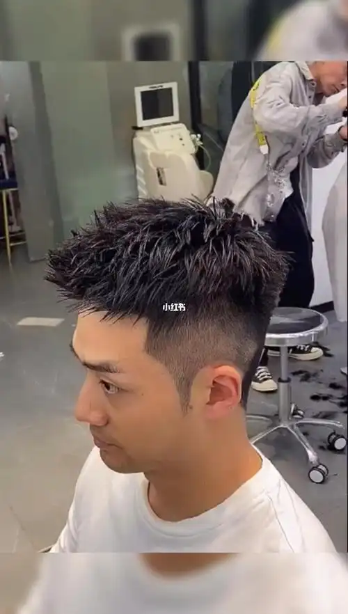 男生短发立体层次感