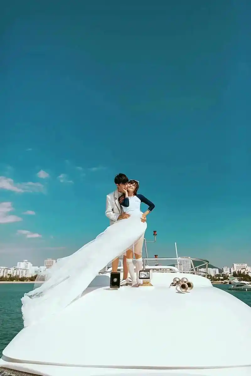 海风般清爽98游艇婚纱照强力推荐.海面在波动,是海风的吹拂, - 抖音