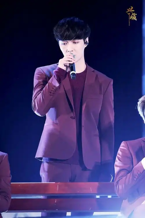 7位男神专属颜色,张艺兴紫色,鹿晗蓝色,王俊凯是红色!