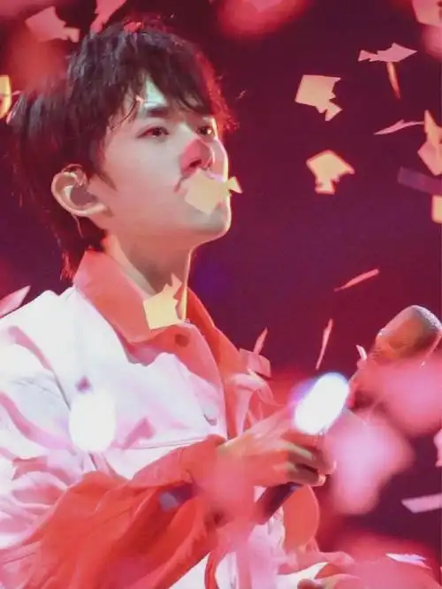 易烊千玺生日快乐