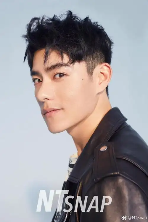 组图李程彬造型时尚俊朗有形笑容阳光温暖