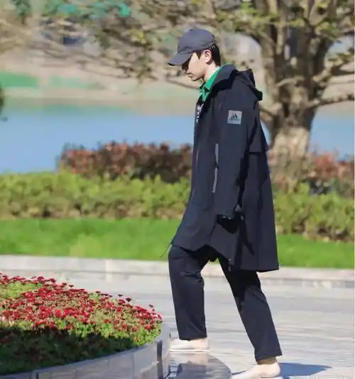 原创极限挑战7路透邓伦素颜出镜太惊艳但身材比例翻车了