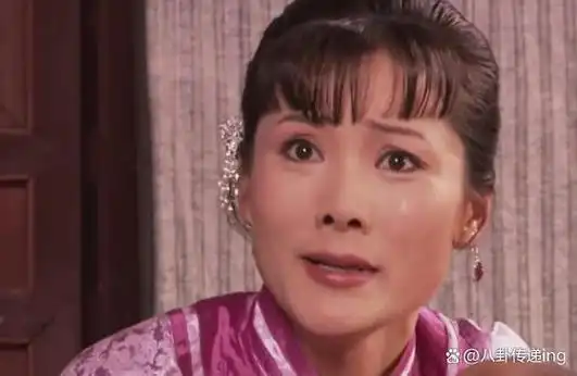 娱乐圈的艺人们争相抢夺机会,希望能够一举成名.