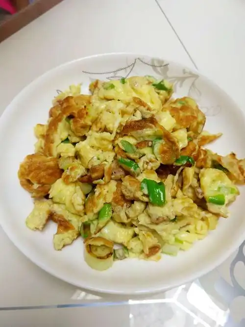 给妈妈做饭,先学习简单的炒鸡蛋,妈妈说特别好吃