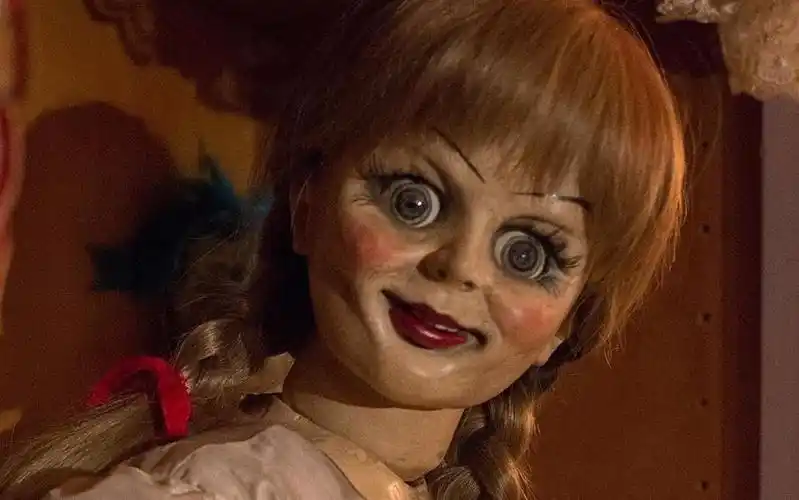 安娜貝爾登場!《全球十大真實鬼娃娃排名以及背後恐怖故事》|墨名奇妙