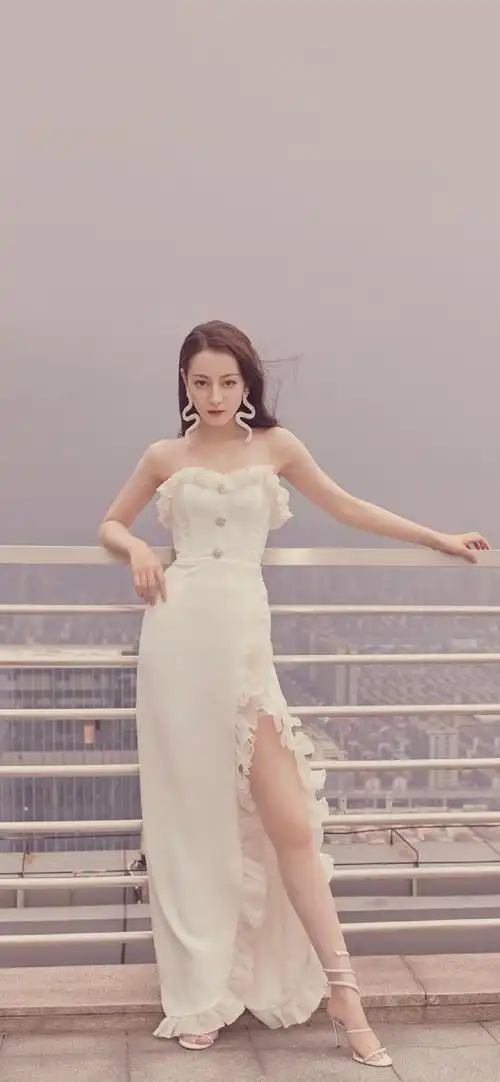 迪丽热巴白裙性感高清手机壁纸-明星-手机壁纸下载-美桌网
