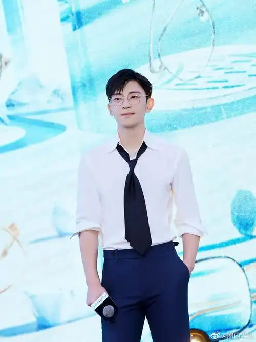 淡颜系颜值天花板—邓伦(i清秀俊美盐系大帅哥的95进!