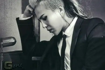 【图】权志龙抽烟黑白图片欣赏 半卧抽烟狂放不羁