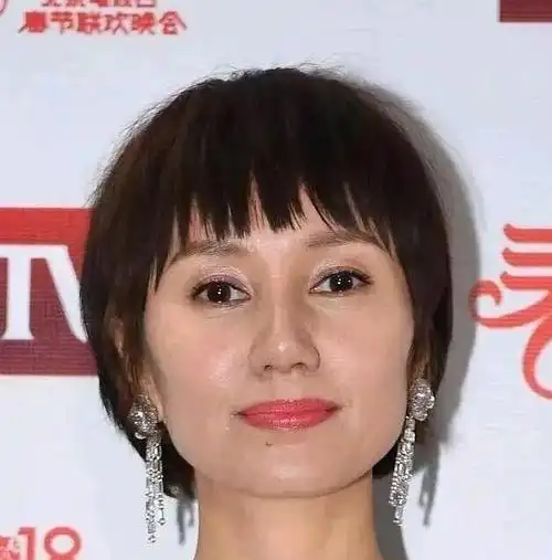 女明星无修图照片,皮肤状态太真实,网友,20岁关晓彤太老气