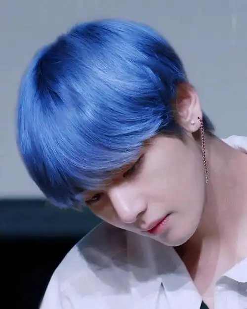 男版"蕾姆"?防弹少年团的金泰亨,换蓝色发色真是"深海王子"