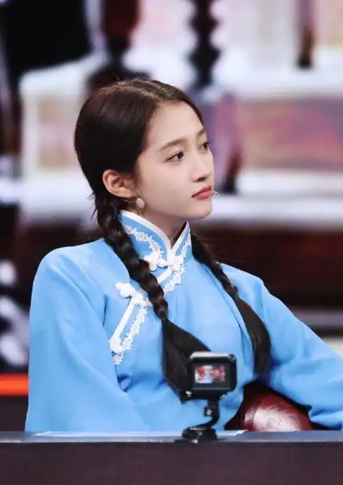 关晓彤民国女学生造型,书香味十足,才女气质凸显
