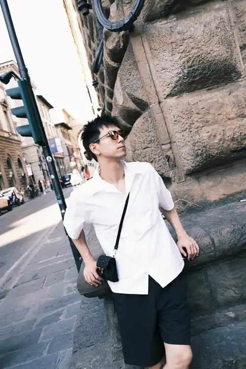 刚下飞机踏进国门还没走出飞机场,各种黑图满天飞…喜欢李现四年谁没