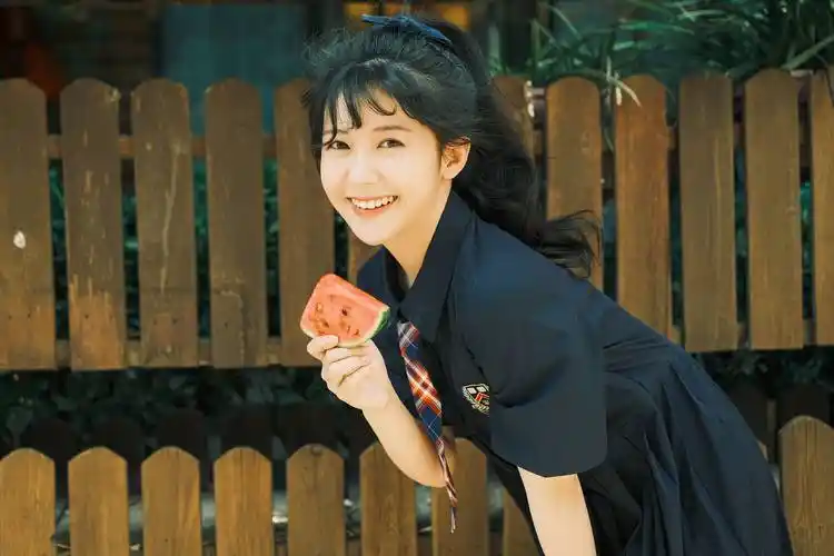 赖美云夏日童趣写真高马尾元气甜妹上线