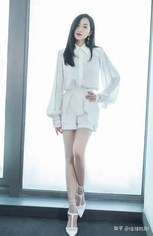 韩雪不愧是精灵女神穿蝴蝶衫轻盈亮相气质才是关键