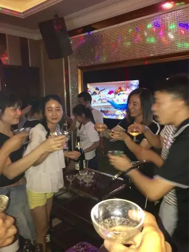 庆祝闺蜜生日ktv