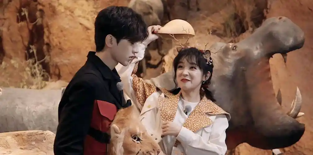 宋雨琦跟蔡徐坤算是第一次见面,之前根本就没有任何接触,私底下或许也