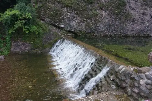 银河峡出口的水坝