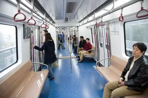 北京地铁车箱内景