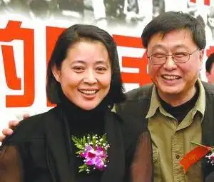 倪萍老公做客李湘访谈节目 畅谈十年婚姻甜蜜事