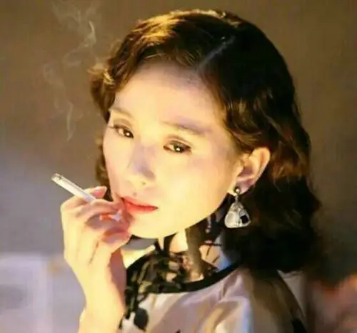 性感女神抽烟妖媚冷艳:汤唯第二 排名第一竟是她