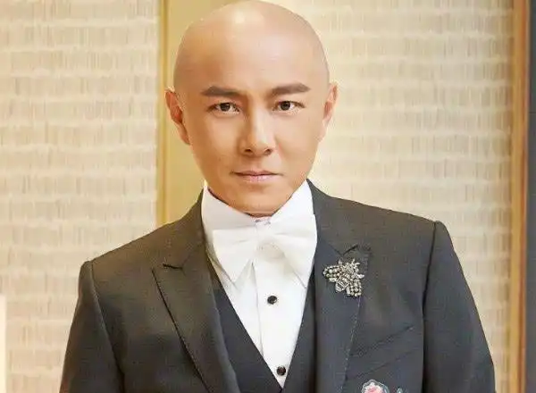 大家还能想到谁的光头造型,请在文章下方留下他们的名字!