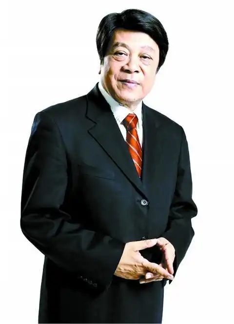 回顾赵忠祥生平新闻联播首位出镜播音员主持过12次央视春晚