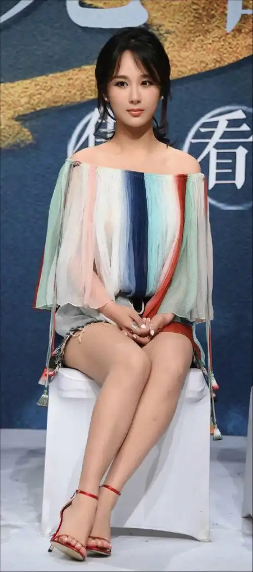 引用自#1楼:→慢滴再刚(gbb9889mm)有眼像家有儿女那个杨紫 引用自#1