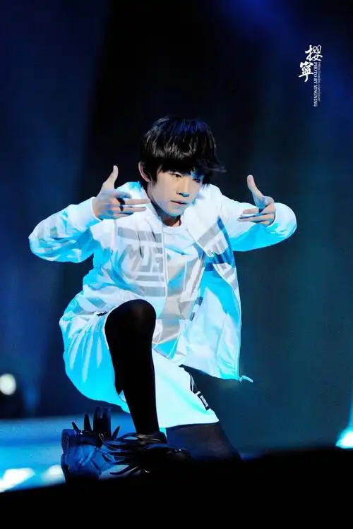 tfboys易烊千玺 150413 第15届音乐风云榜 高清 cr.logo 舞担