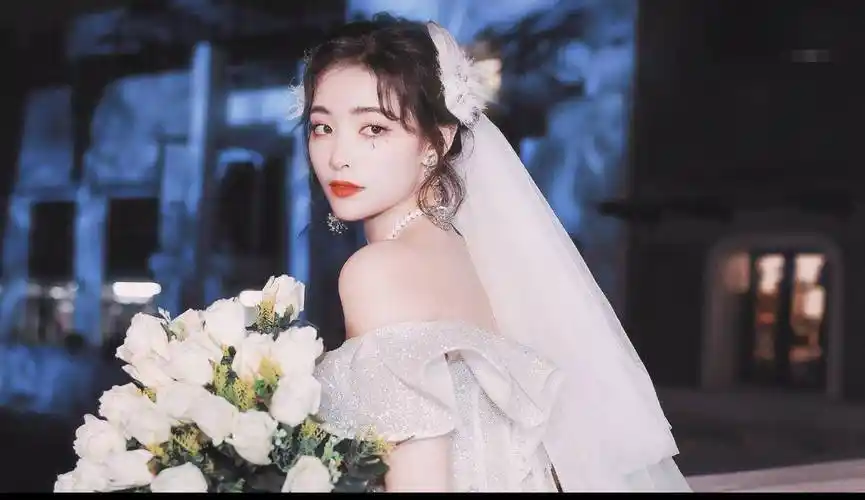 snh48许佳琪毕业婚纱照,时尚动人,网友:美如落入人间的仙女!