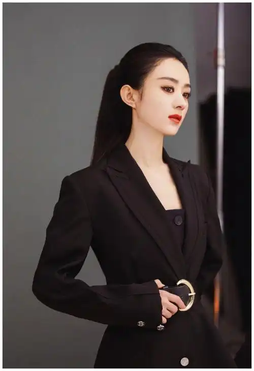 赵丽颖壁纸红唇高马尾搭配黑皮衣气场全开变身美女御姐