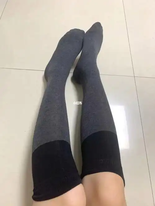 天呐,这家袜子都好绝,很适合夏天穿小裙子的时候搭配,买了两双,质量都