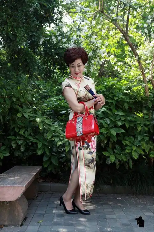2017年59715桂林公园逍遥休闲摄影群旗袍秀 - 美篇
