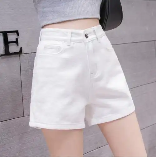 白色男短裤怎么搭配上衣