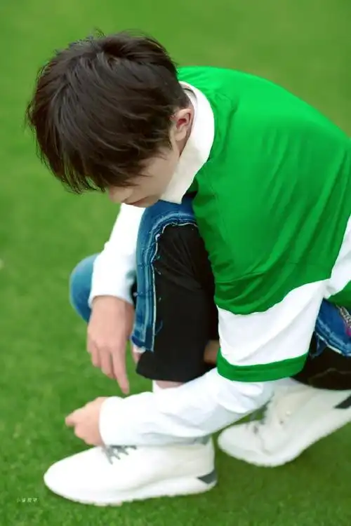 易烊千玺满分时尚##易烊千玺代言康师傅绿