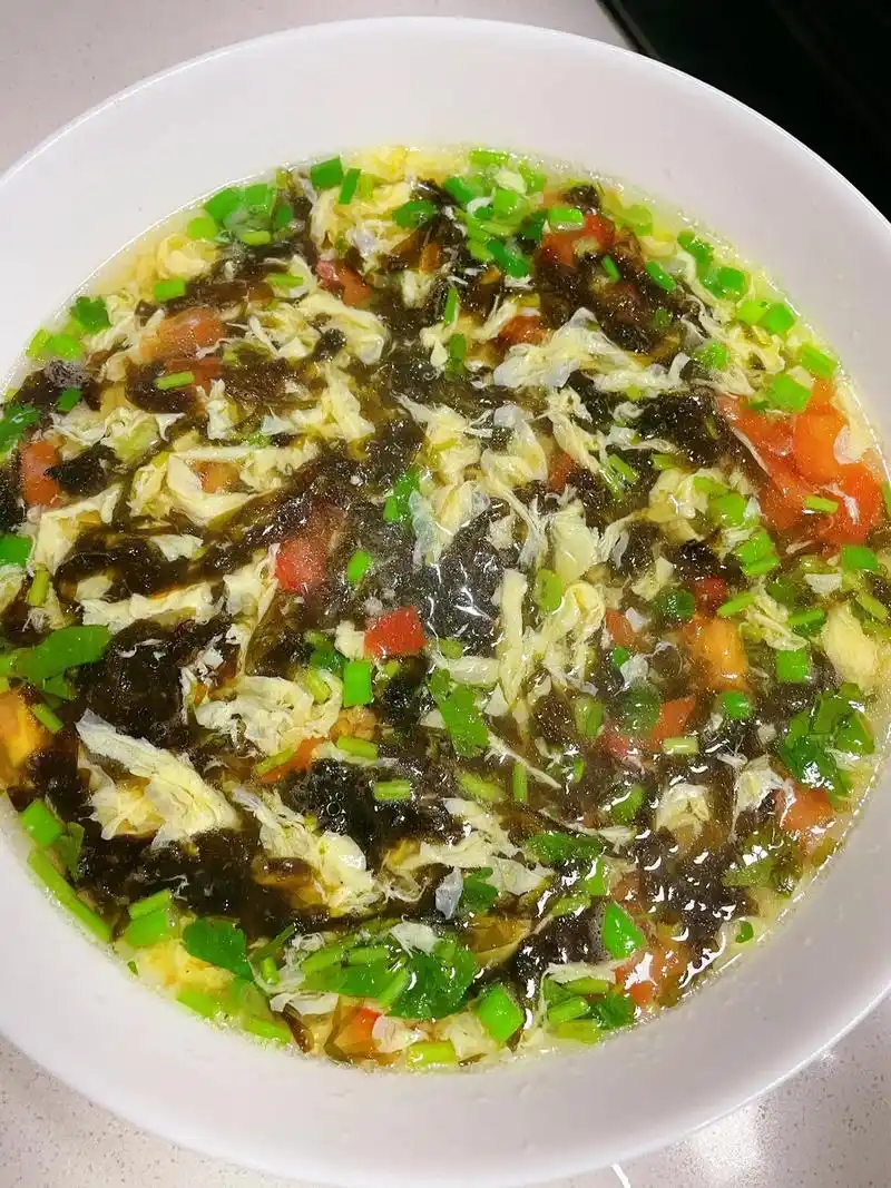 紫菜鸡蛋汤.紫菜鸡蛋汤 食材:紫菜,鸡蛋,番茄,香菜,葱,海 - 抖音