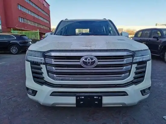 22款丰田酷路泽lc300为了进一步彰显其强悍的越野本质,lc 300将重新