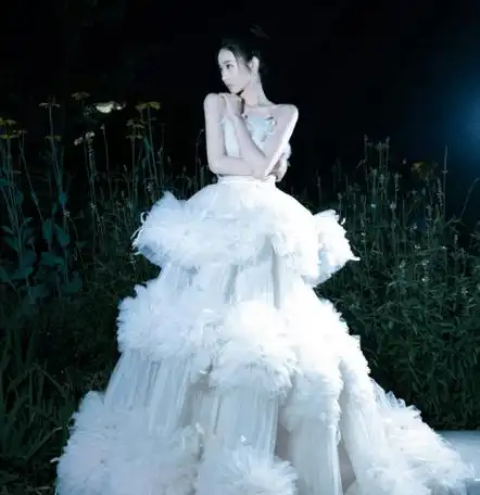 2023微博电影之夜红毯:王玉雯,王子奇同框,汪苏泷签名有个性!