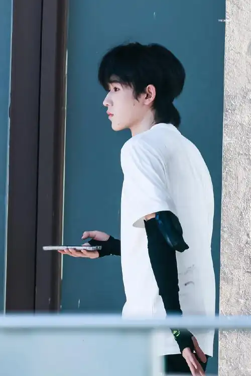 宋亚轩脸颊痣好苏##宋亚轩全员加速中名品侧颜