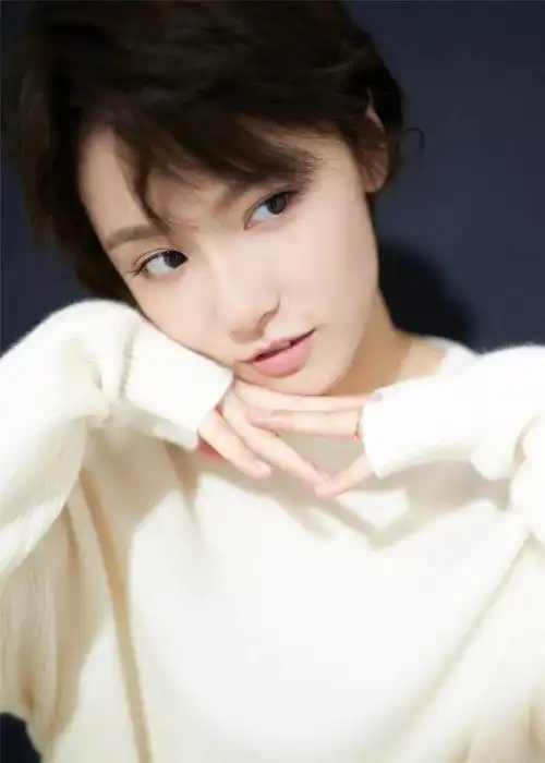 演员成果写真曝光 干净率真似少年般的美少女