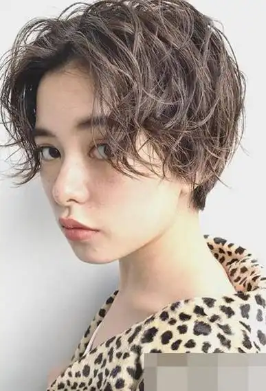 短发适合卷发发型图片_女士烫卷短发 - 乐享生活 - 阿奇号