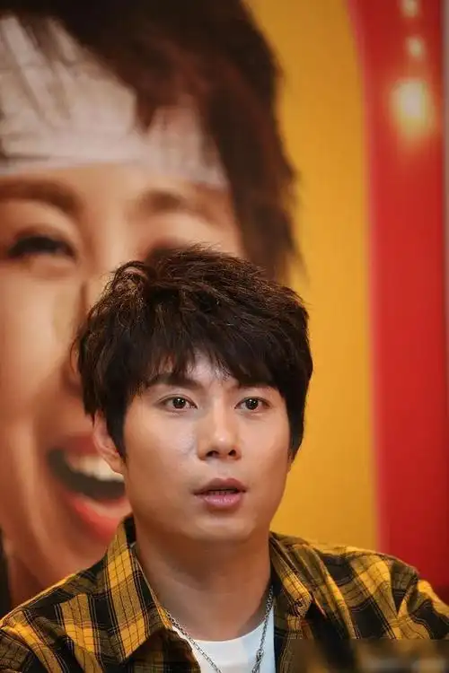 艾伦成名之前心酸的一面讲述曾经做衣架子的故事