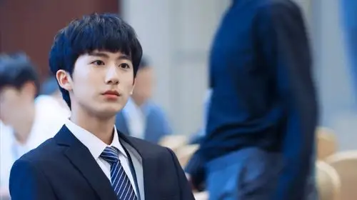 棋魂里俞亮郝富申的穿搭